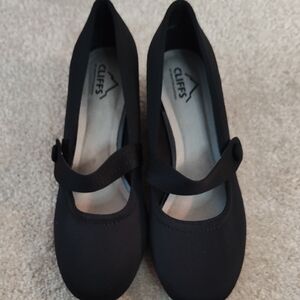 Cliffs by WHITE MOUNTAIN Black Mary Jane Flats